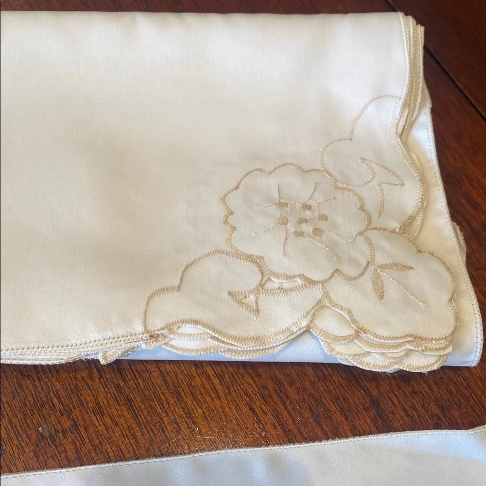 Elegant cream dinner napkins  with Floral Cutout